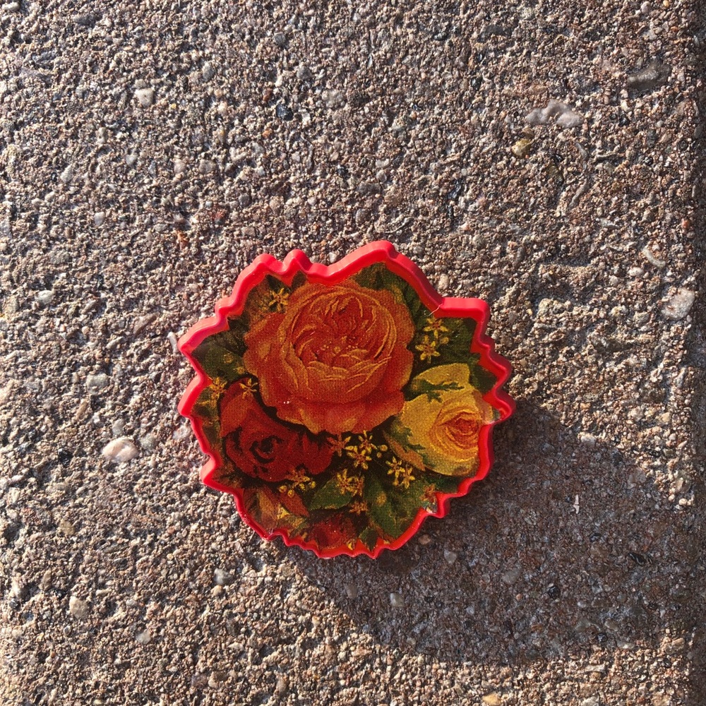 Vintage Floral Pin🌺